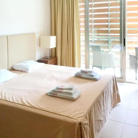 2 Bedrooms At 500 M Away From The Beach With Shared Pool Furnished Balcony And Wifi * Albufeira
