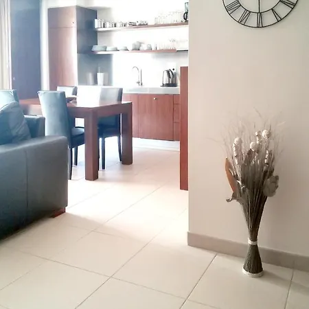 2 Bedrooms At 500 M Away From The Beach With Shared Pool Furnished Balcony And Wifi Apartmán *